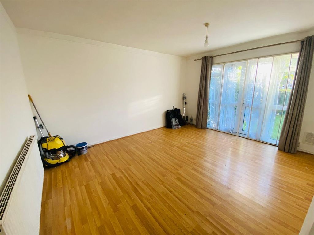 Property photo 2 of 7 Lounge