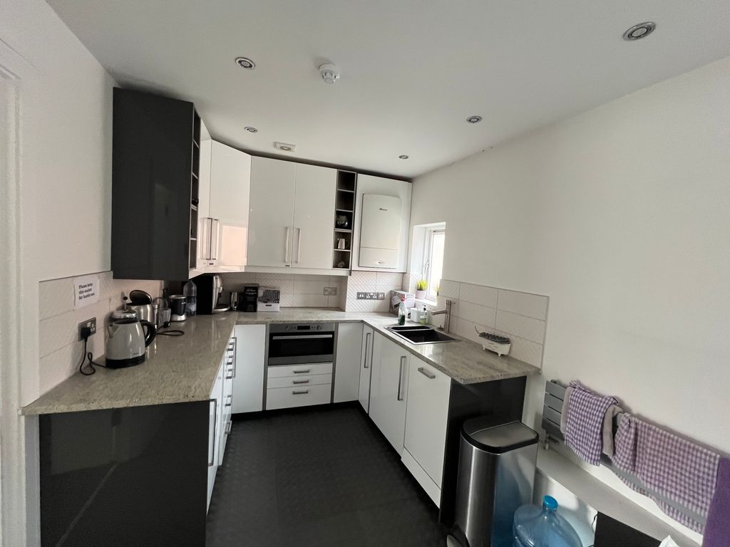 Property photo 2 of 7 Picture No. 09