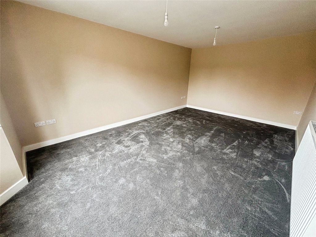 Property photo 2 of 17 Lounge