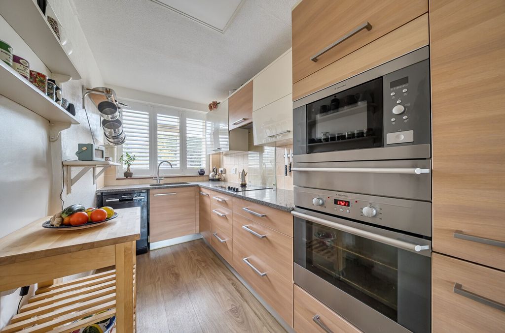 Property photo 3 of 36