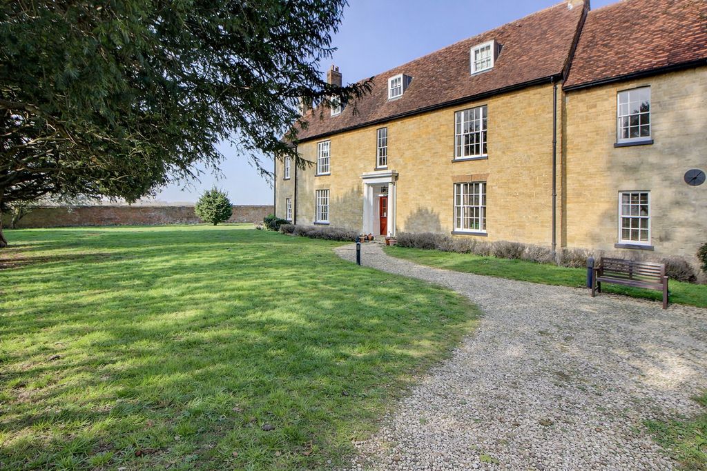 Property photo 1 of 30