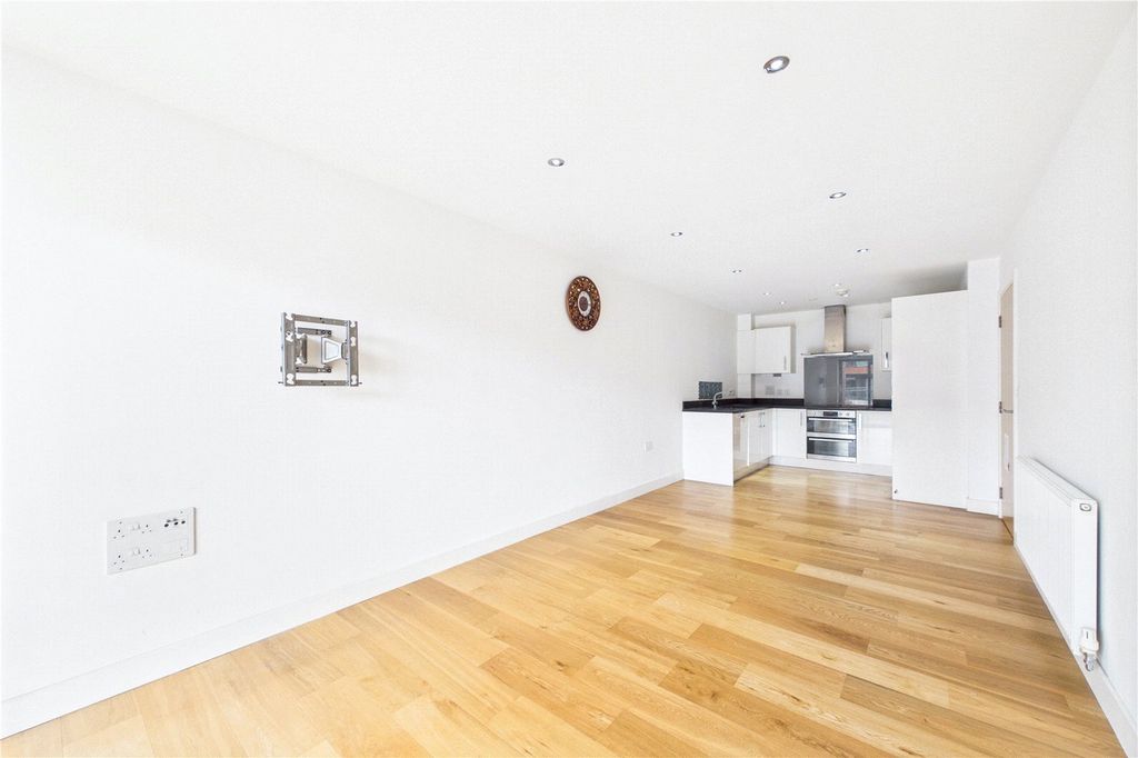 Property photo 3 of 11 Picture No. 12