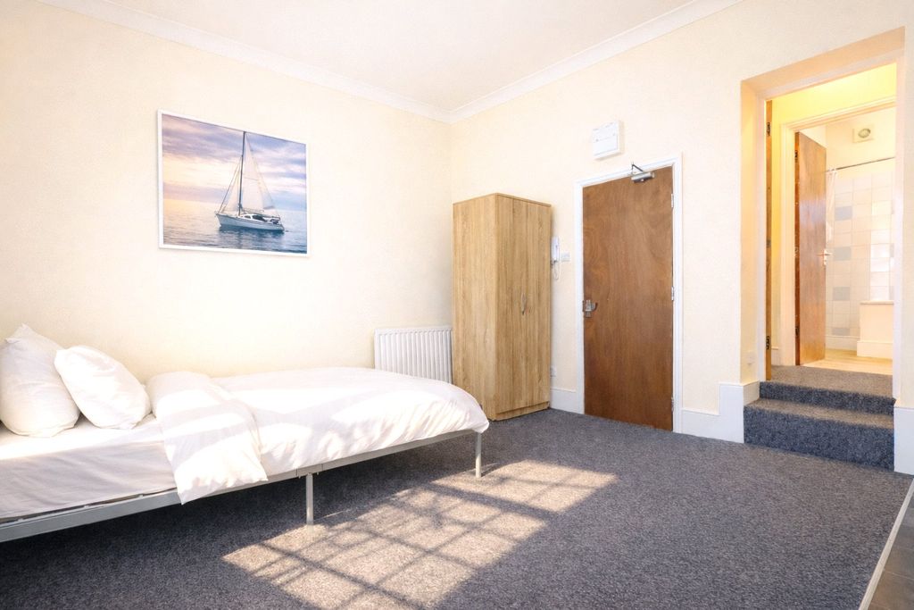 Property photo 3 of 5 Picture No. 21