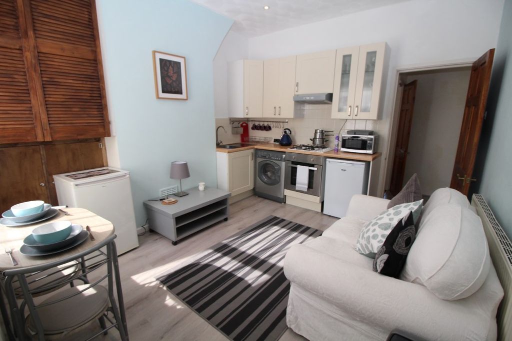 Property photo 3 of 8 Lounge/ Diner