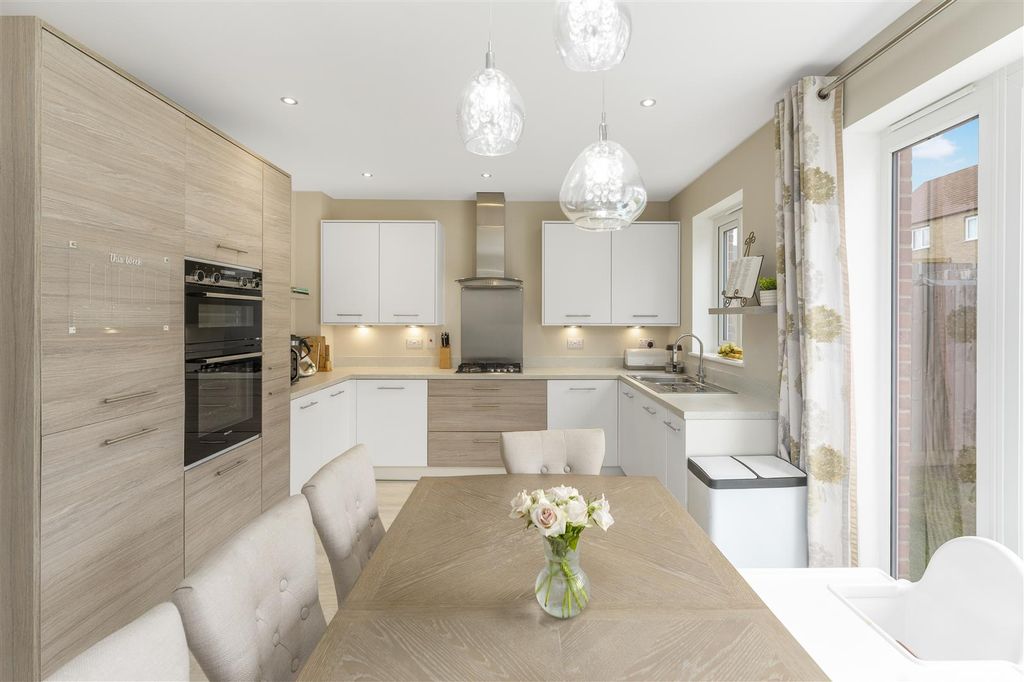 Property photo 2 of 18 24 Bidwell Road, Banbury-13.Jpg