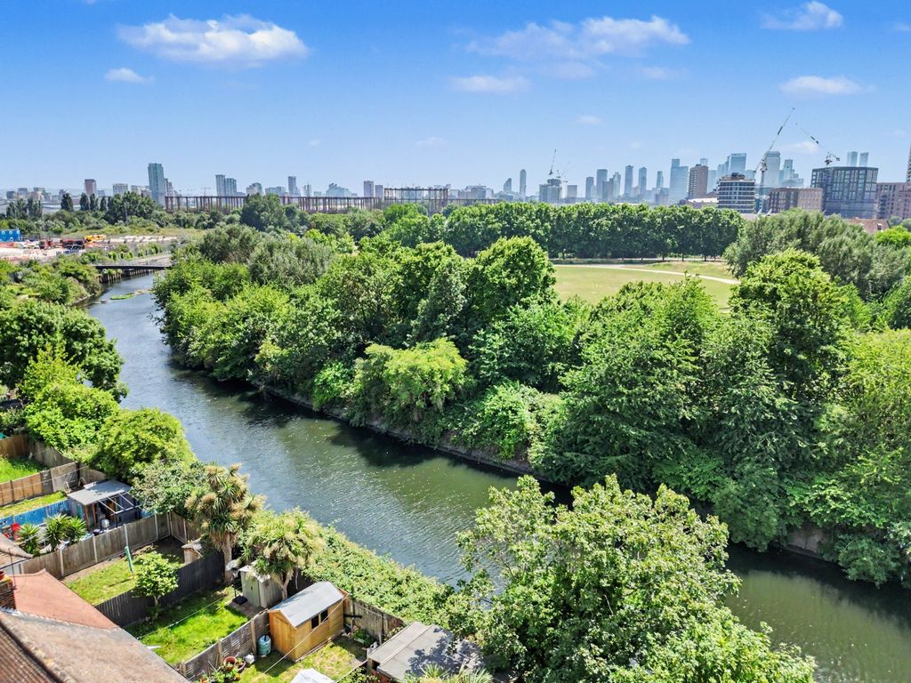 Property photo 2 of 16 Dji_0400