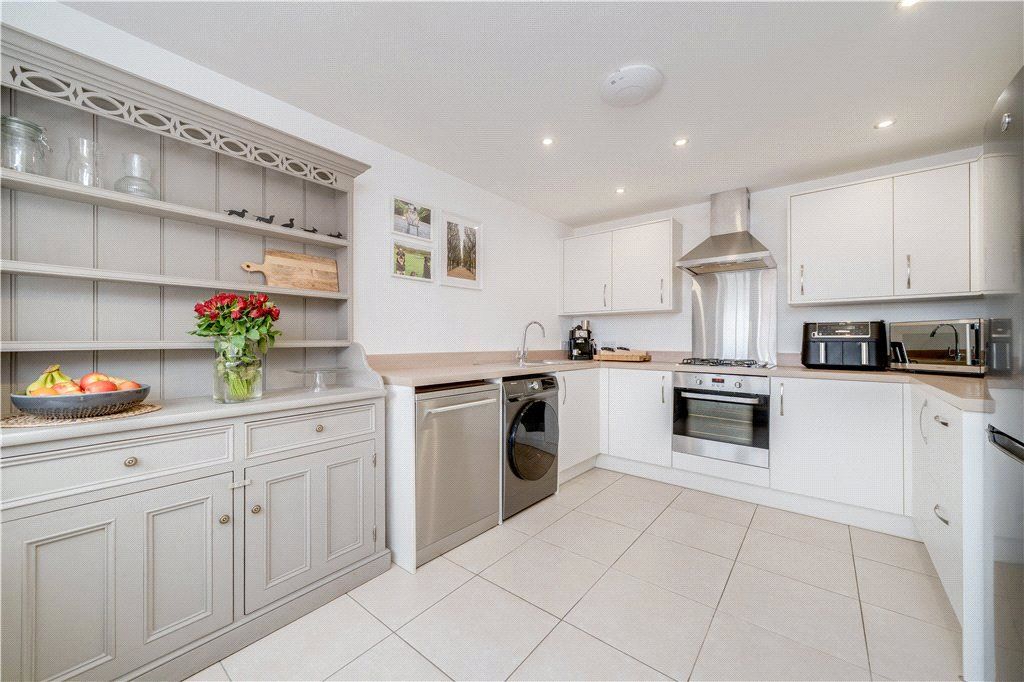 Property photo 3 of 11 Dining Kitchen
