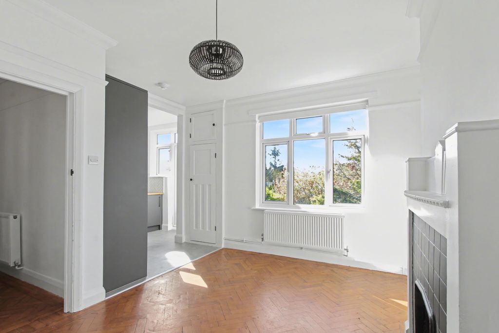 Property photo 3 of 15 3 Lounge.Jpg