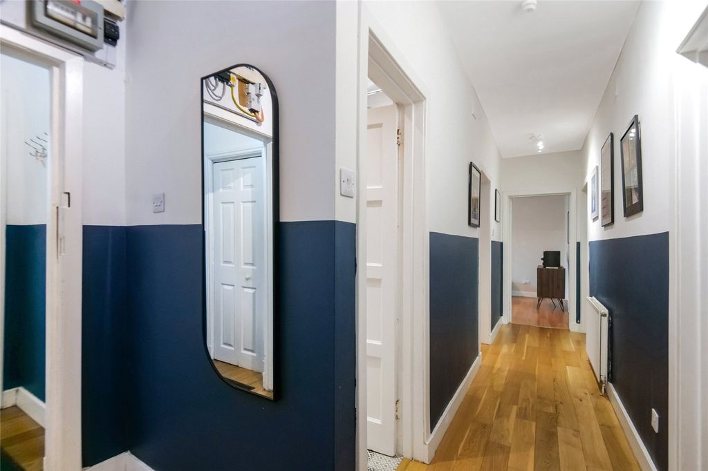 Property photo 2 of 18 Picture No. 35