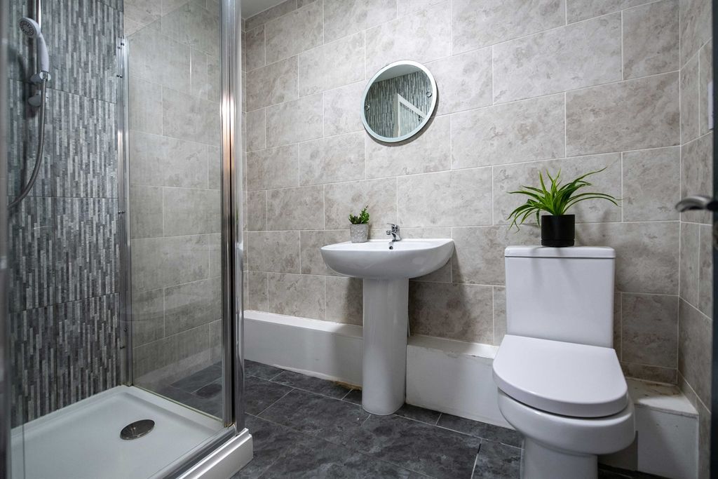 Additional image 9 of 5 bed flat to rent5-7 South Parade NG1