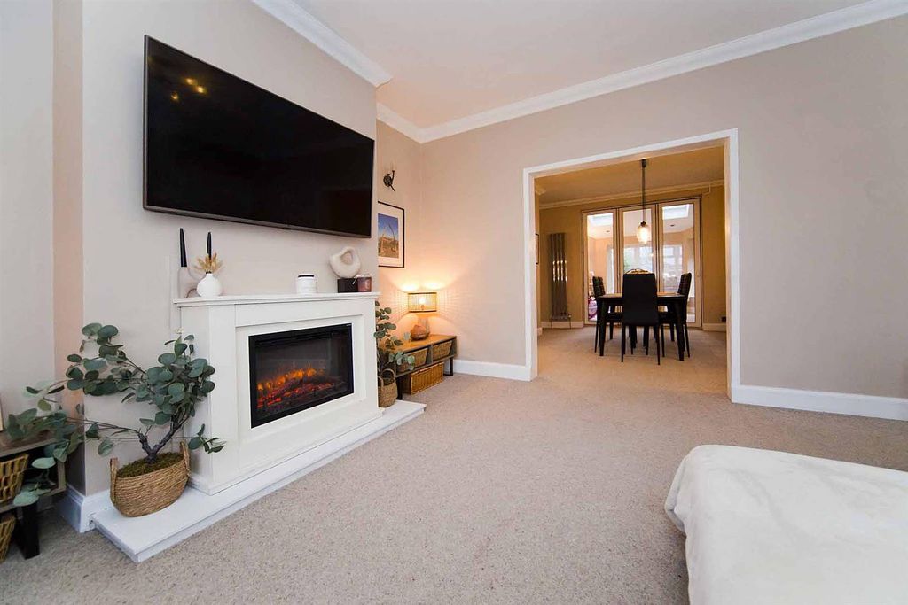 Property photo 3 of 27