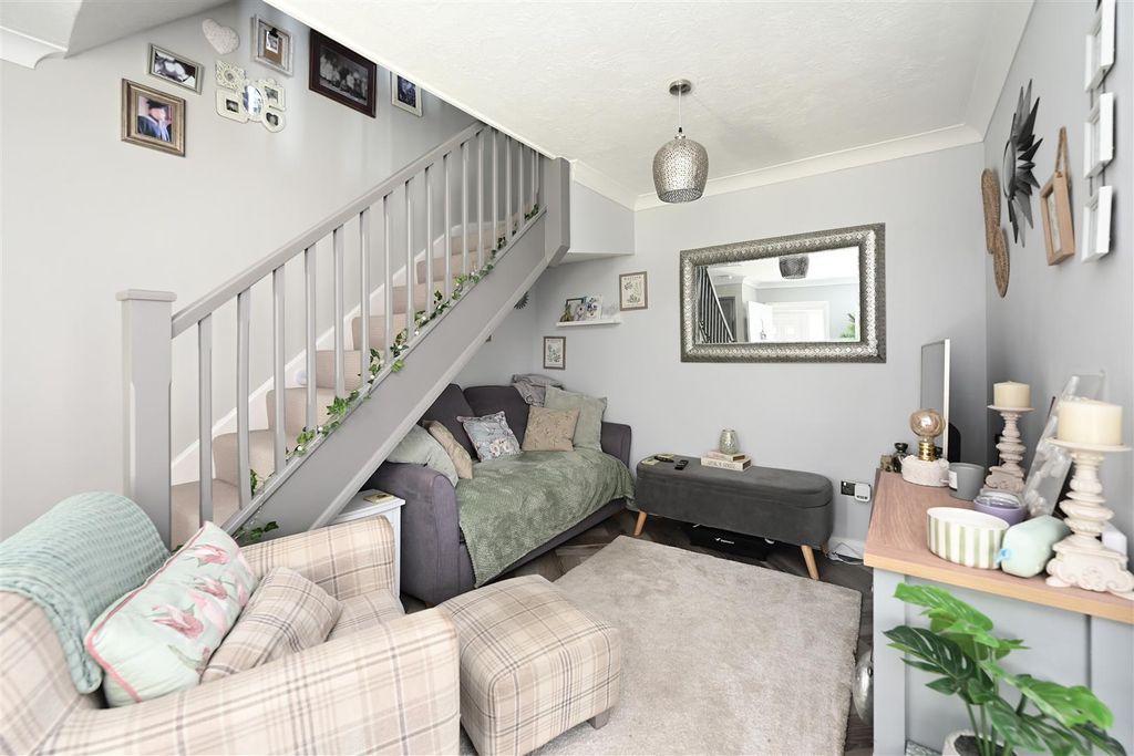Property photo 2 of 10 Summerfields