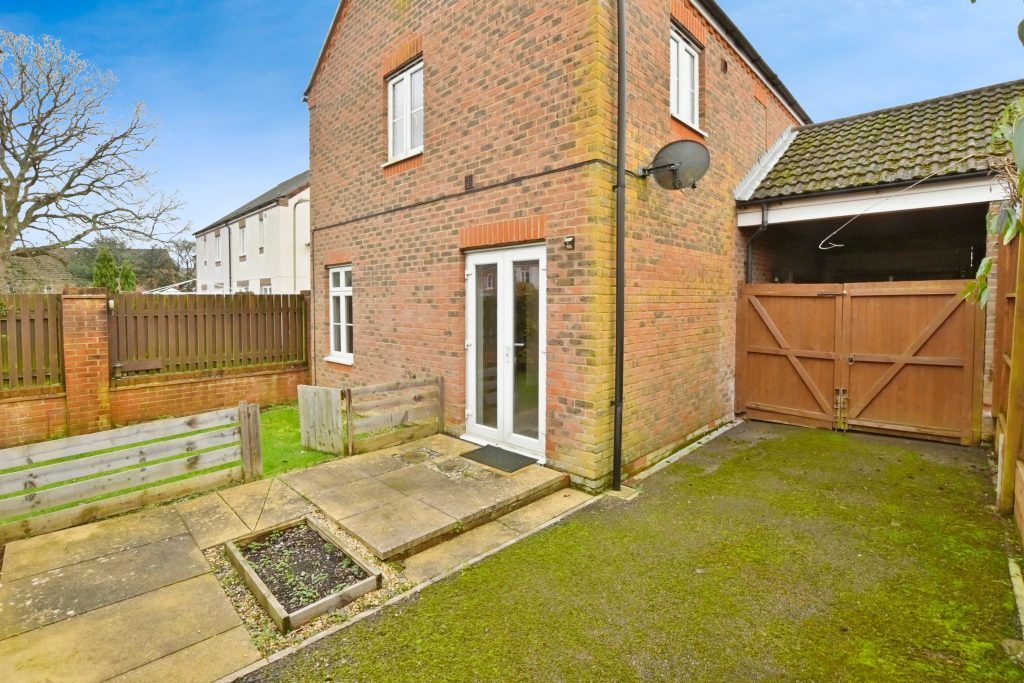 Small Close Petersfield GU31 3 Bed Detached House For Sale 520 000 
