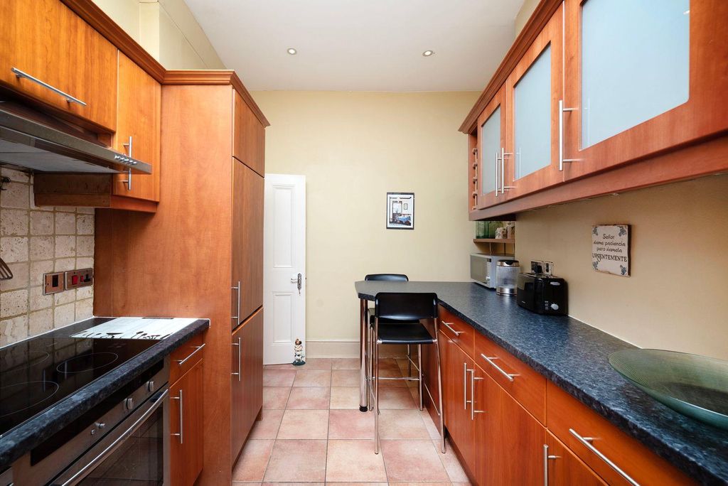 Property photo 2 of 11 2
