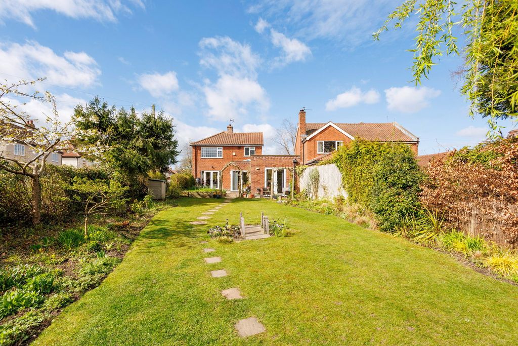 Property photo 2 of 33