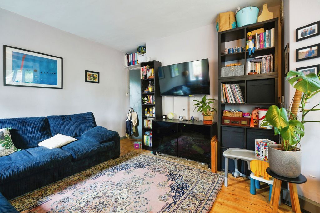 Property photo 2 of 11