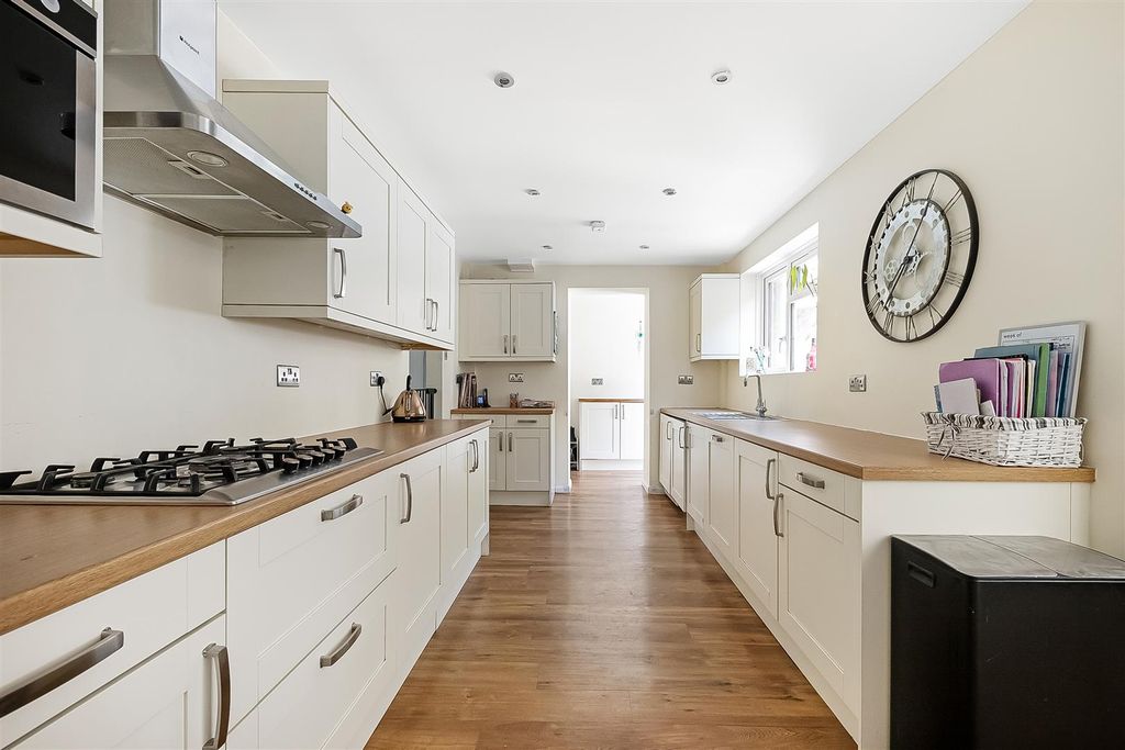 Property photo 3 of 15 Kitchen