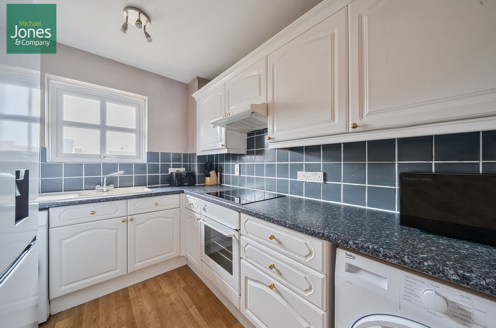 Property photo 2 of 11 Kitchen