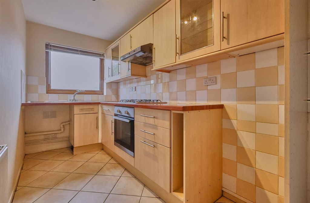 Property photo 2 of 7 Kitchen