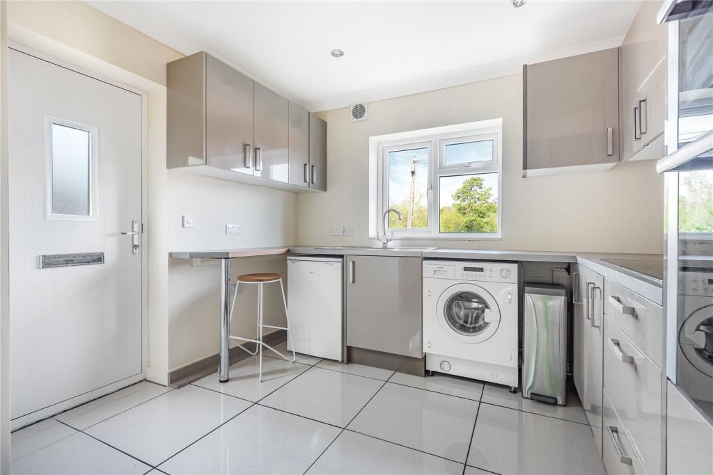 Property photo 2 of 11 91950Eb3F77558Ef37c3Bc25653B6932.Jpg