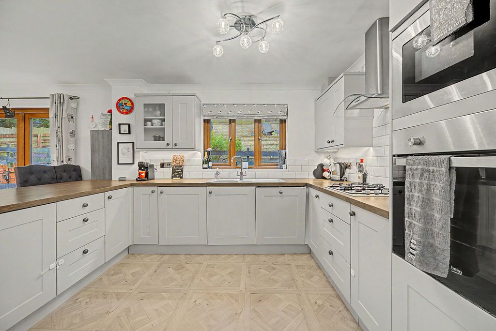 Property photo 2 of 36