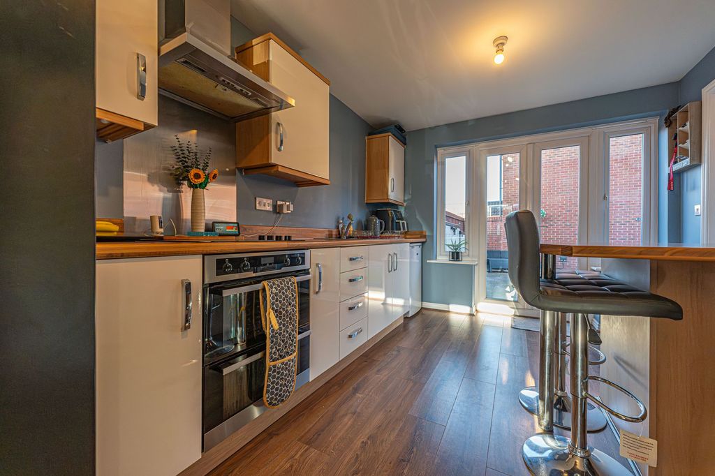 Property photo 2 of 30