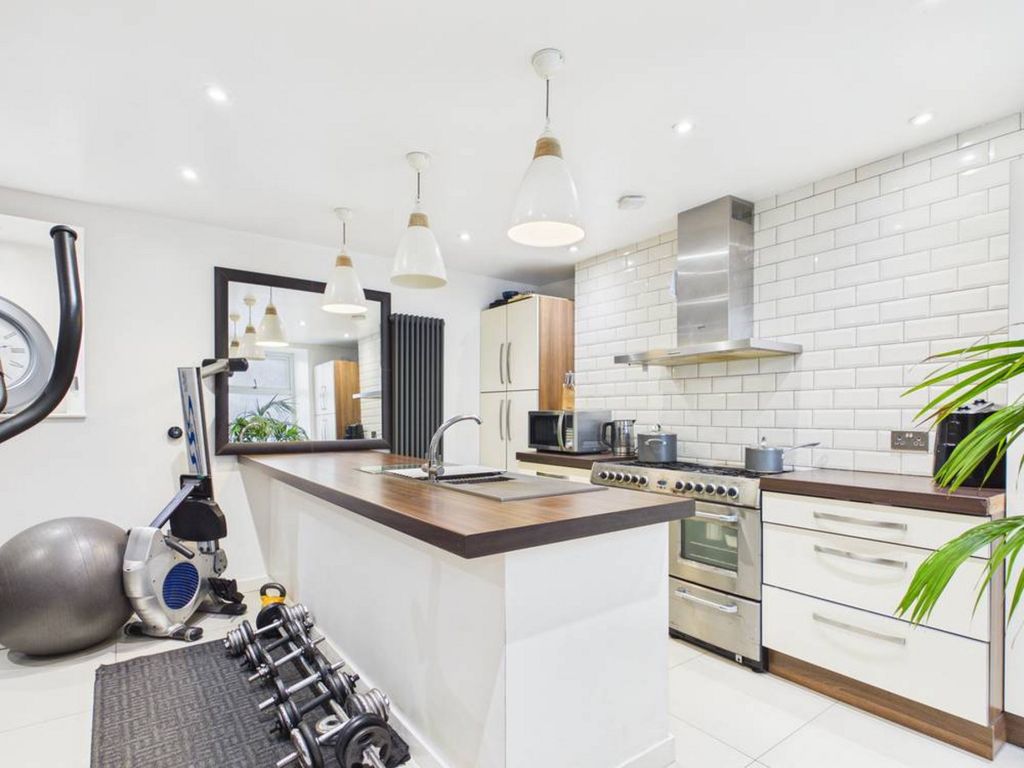 Property photo 3 of 27