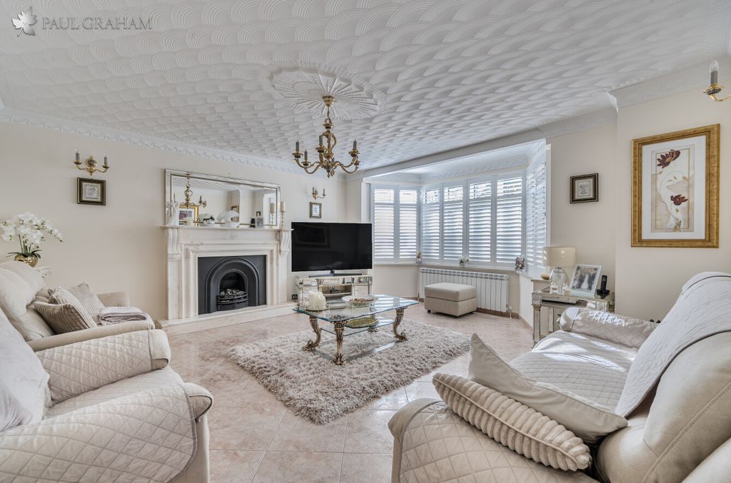 Property photo 2 of 41 E234De3c-Baeb-4A01-B103-0F6Ba6Fea80F