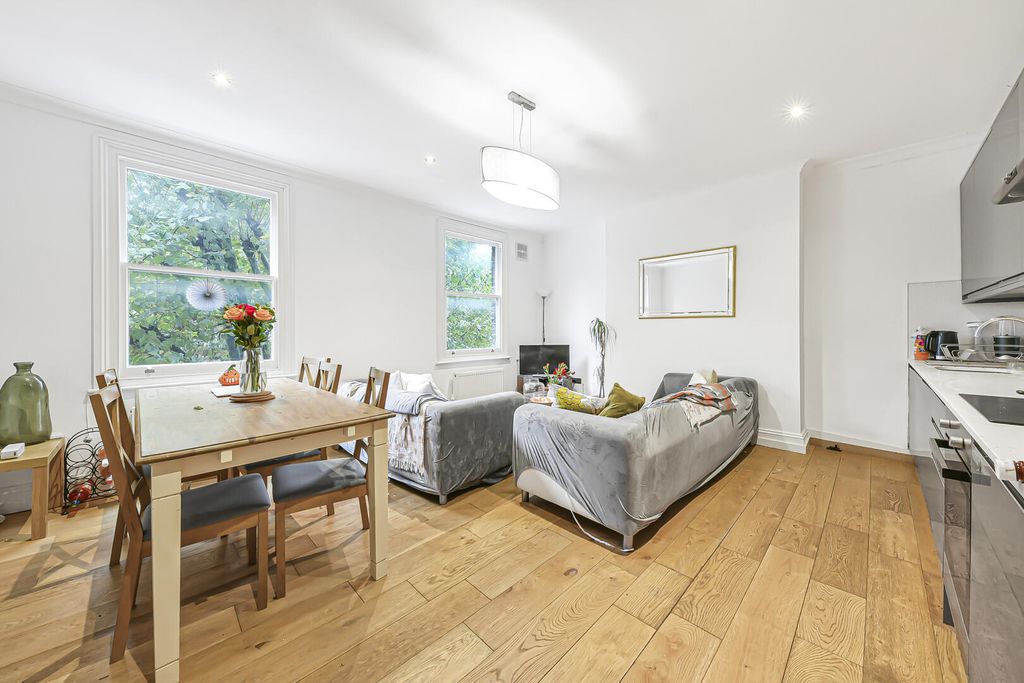 Property photo 1 of 18 Living Room