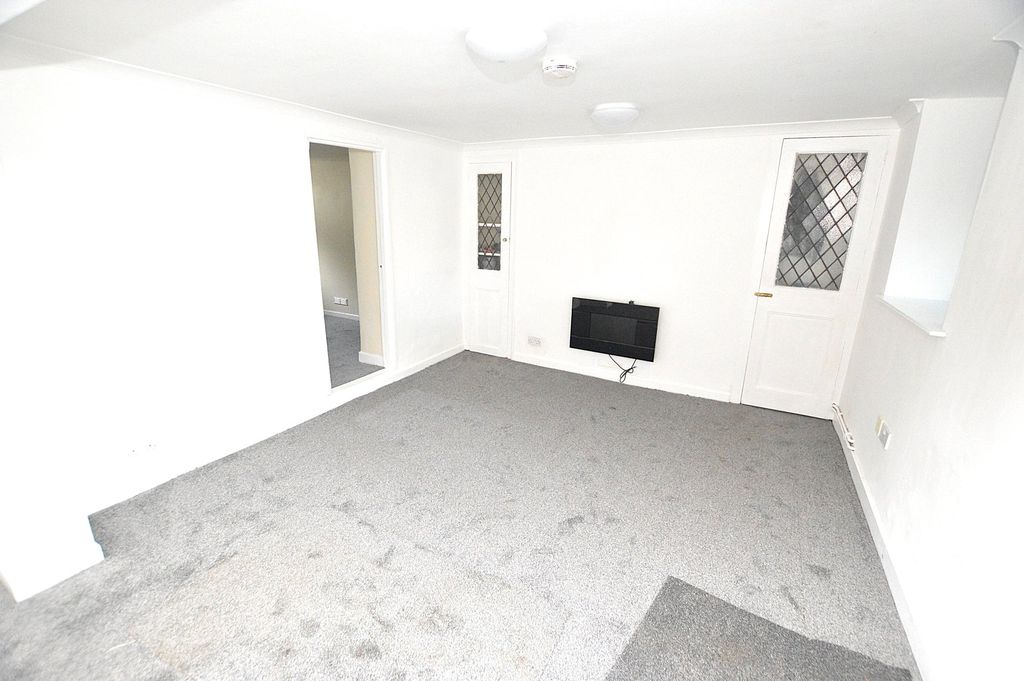 Property photo 2 of 8 Lounge