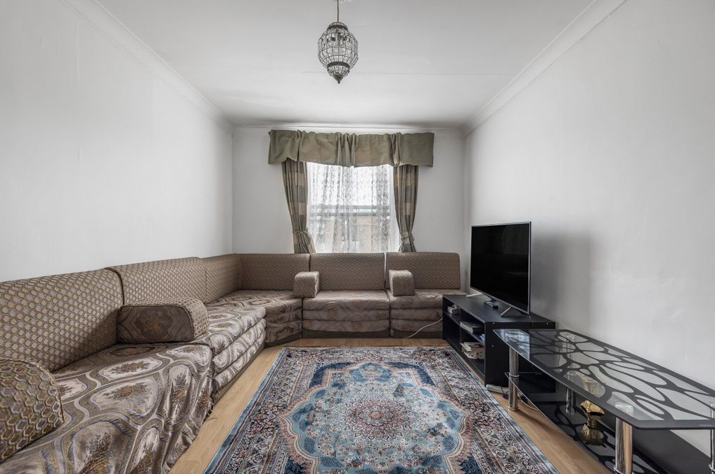 Property photo 3 of 11 3