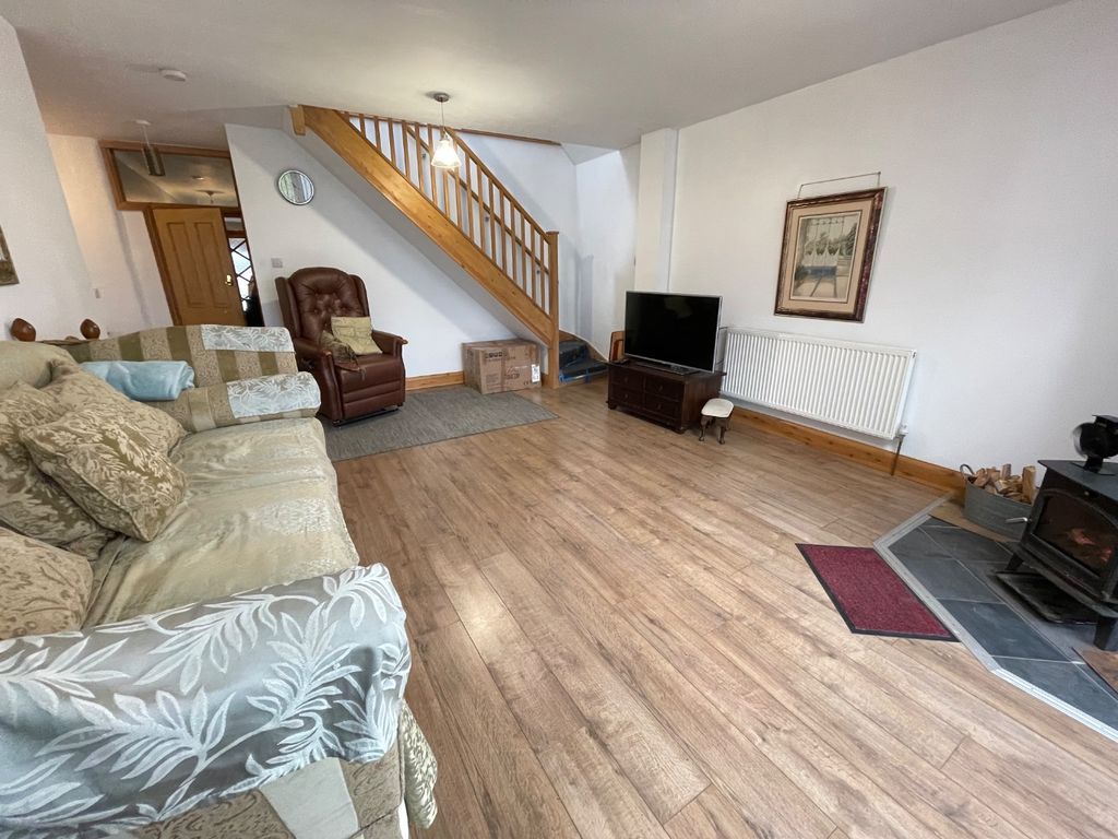 Property photo 3 of 13 4827332