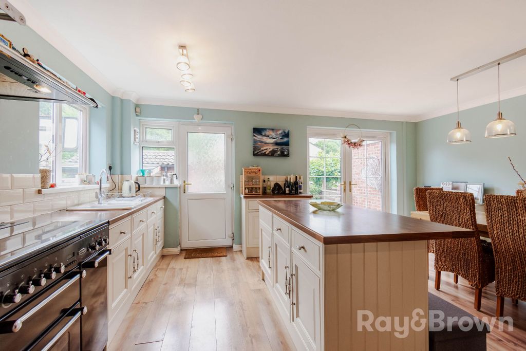 Property photo 3 of 45