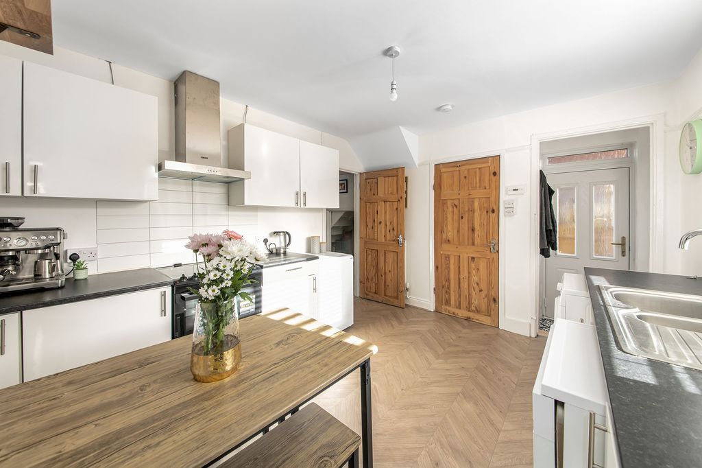 Property photo 2 of 24