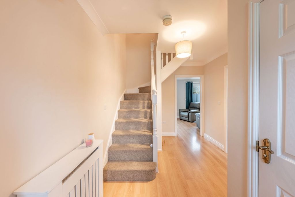 Property photo 2 of 31