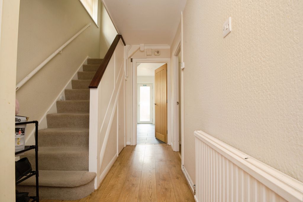 Property photo 3 of 14 Entrance Hallway