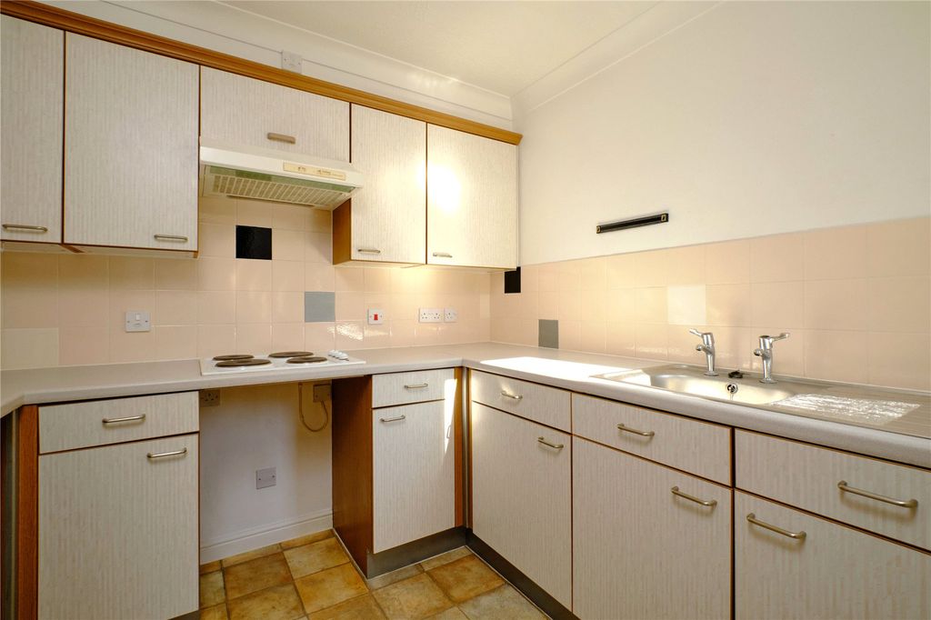 Property photo 3 of 11 Kitchen