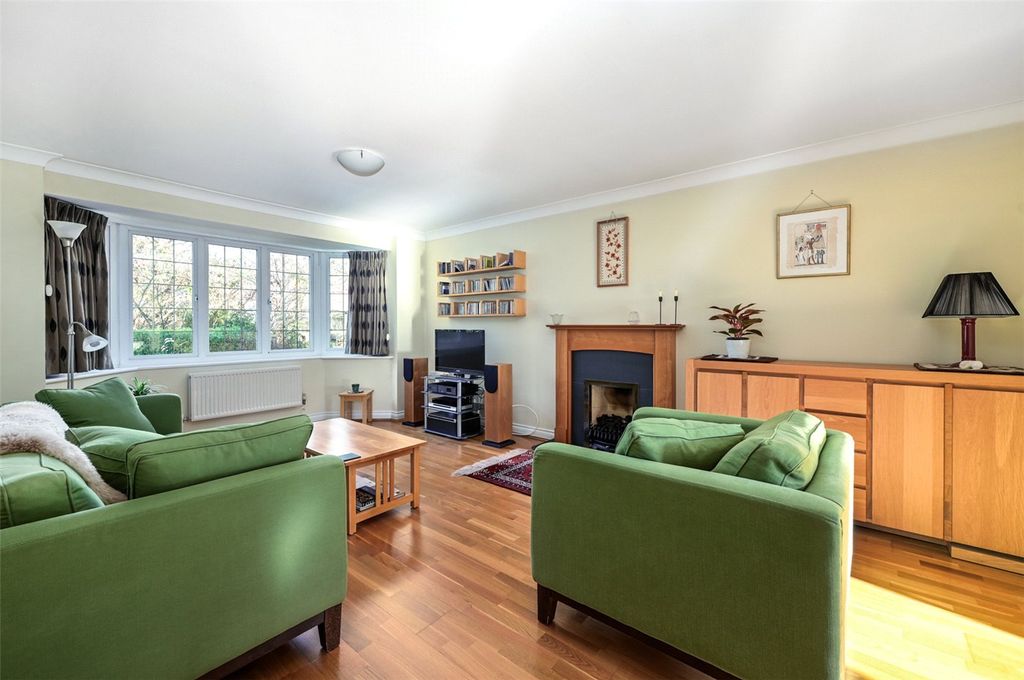 Property photo 2 of 16 Picture No. 11