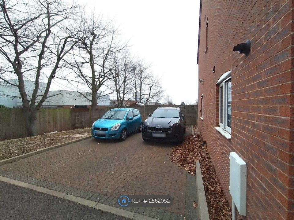 Property photo 2 of 15 Driveway