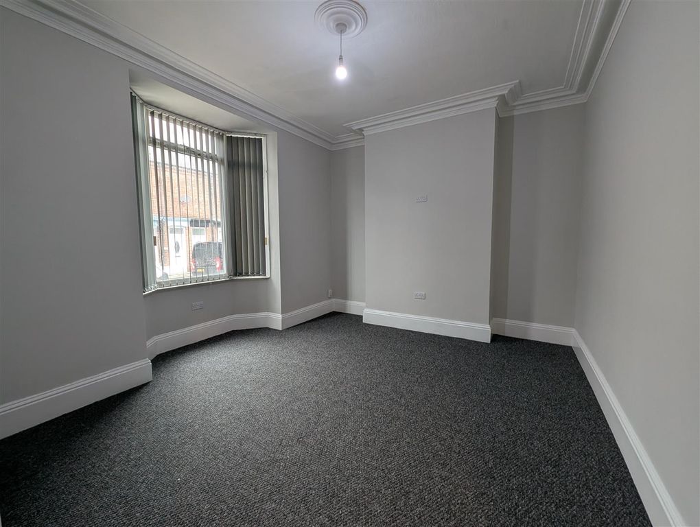 Property photo 2 of 9 Lounge