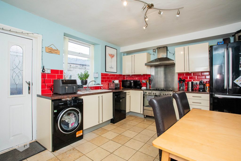 Property photo 3 of 19 Picture No. 30