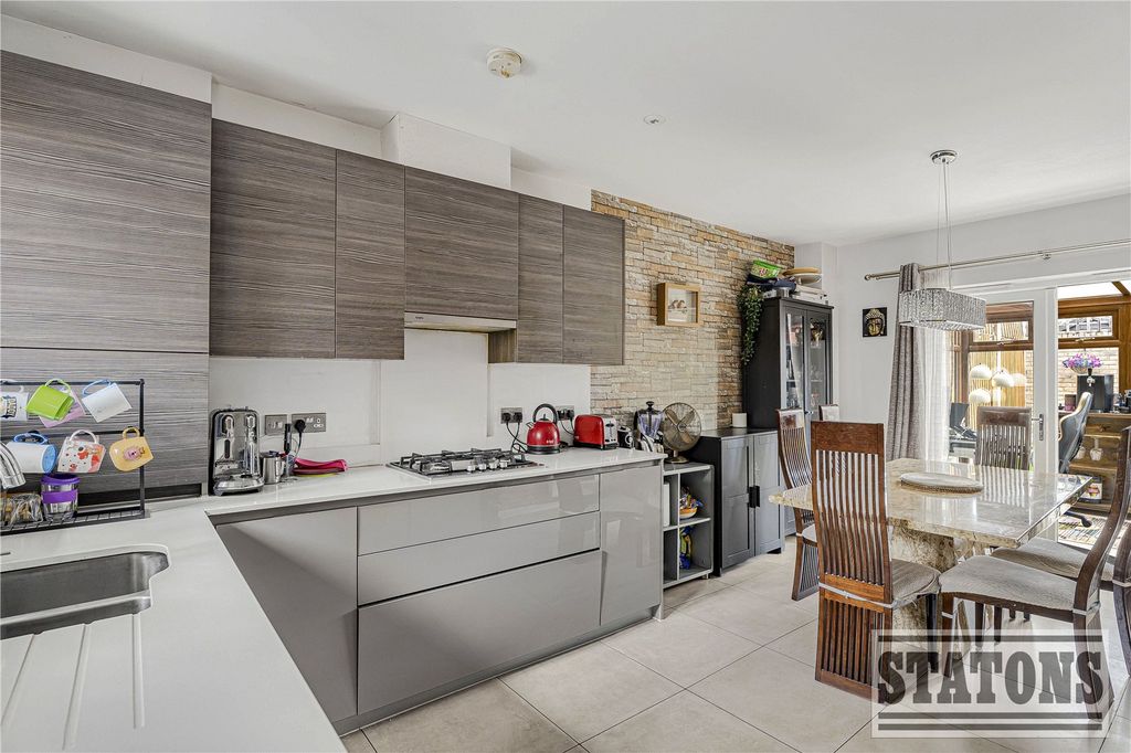 Property photo 2 of 27 Picture No. 08
