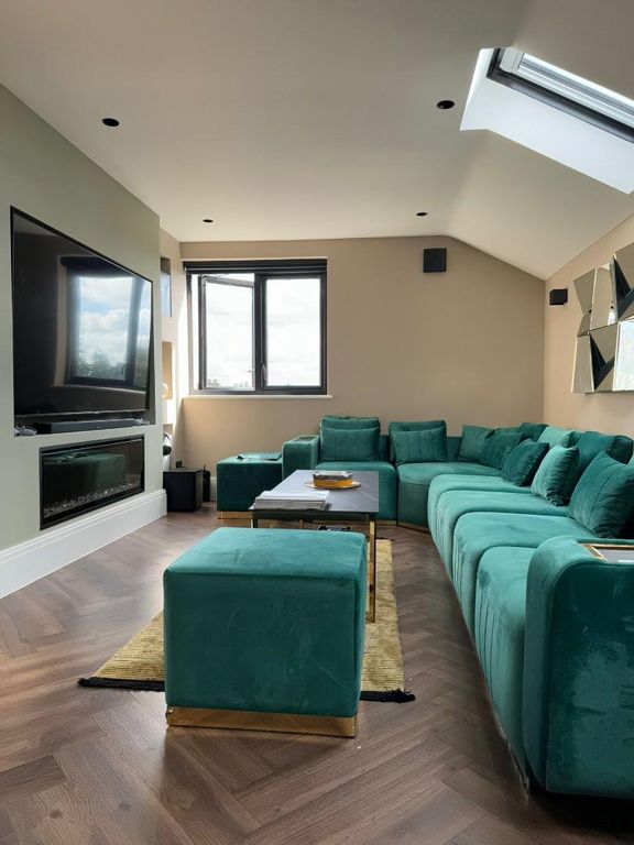 Property photo 2 of 11 8Ae7187d-0543-4059-A29d-38614228Eb6E.Jpg