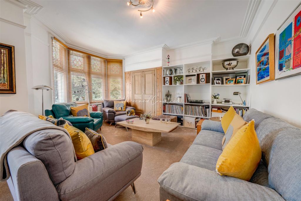 Property photo 2 of 33 Plasturton Place, Pontcanna, Herncrabtree (22).Jpg