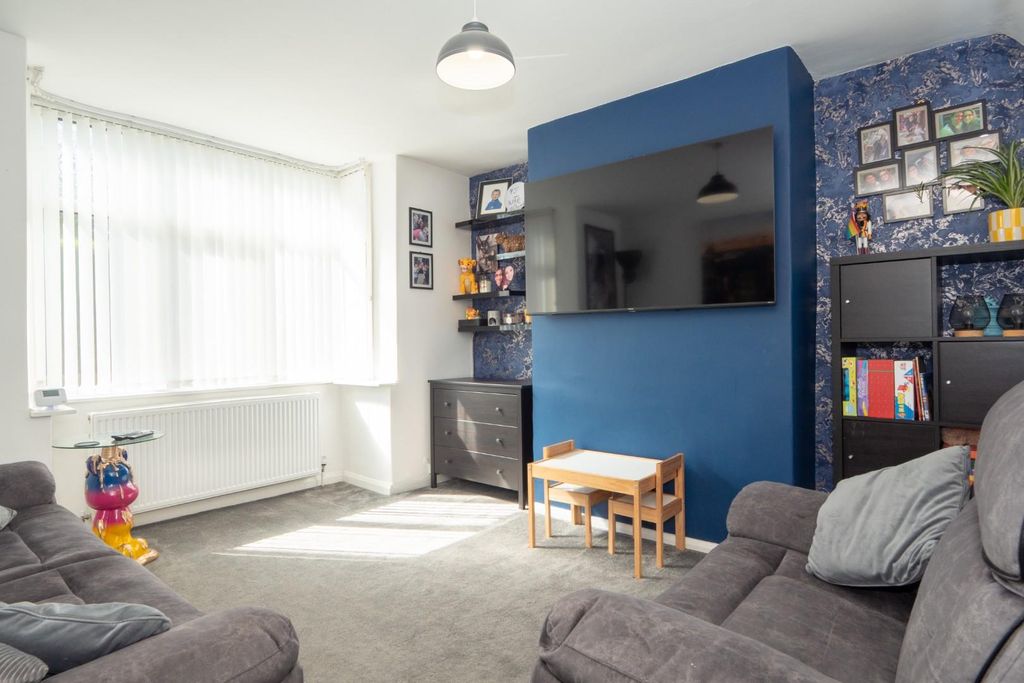 Property photo 2 of 21 Living Room