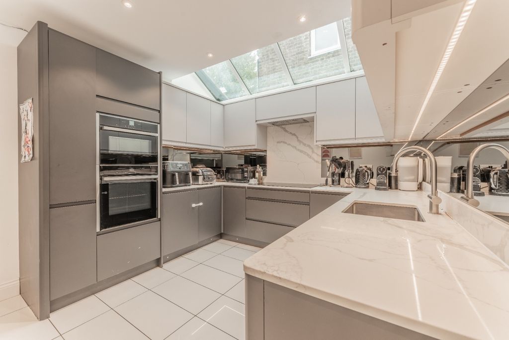 Property photo 2 of 22 5398183