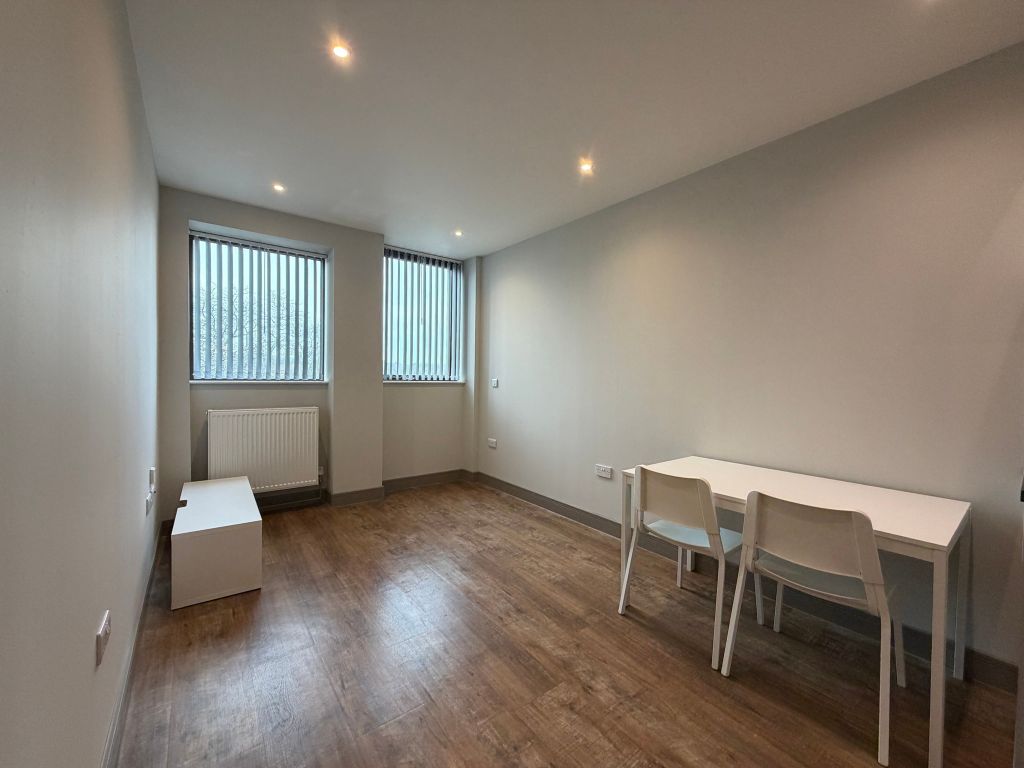 Property photo 1 of 13 Living Room