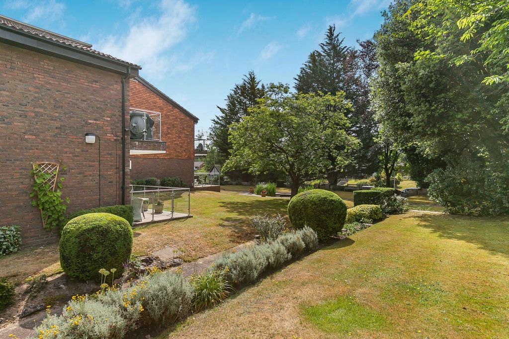 Property photo 1 of 21