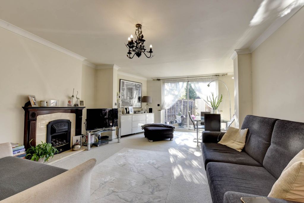 Property photo 2 of 12
