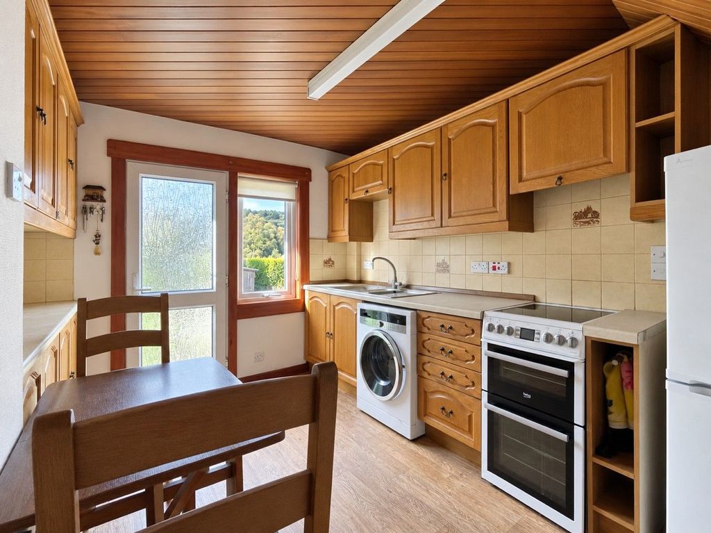 Property photo 2 of 25